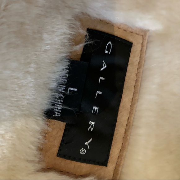 Gallery suede coat. Large. Very heavy. - Picture 4 of 8